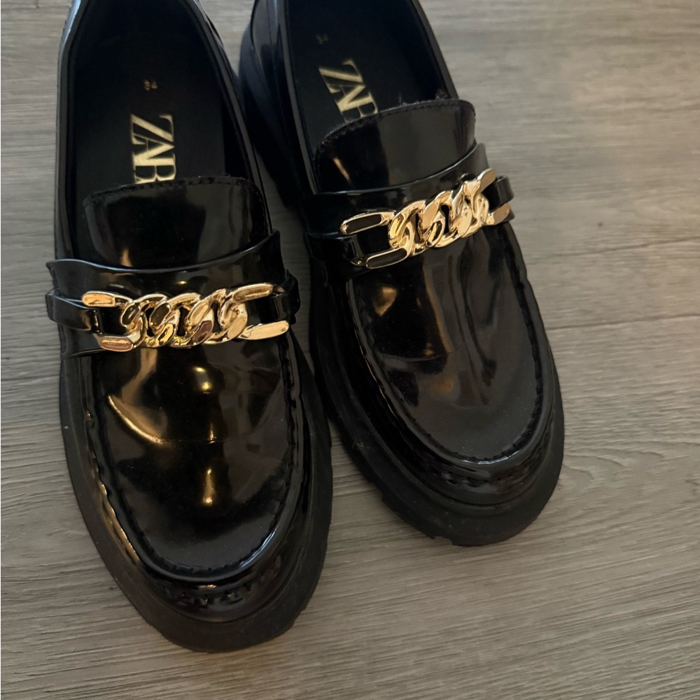 Zara chain loafers. Kids size 2.5 - Picture 2 of 4